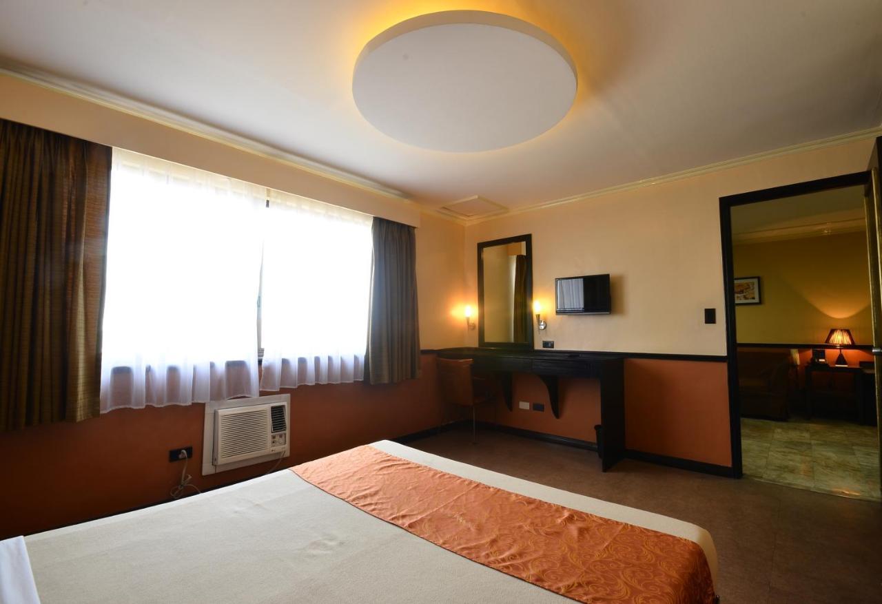 Fernandina 88 Suites Hotel Quezon City Bagian luar foto